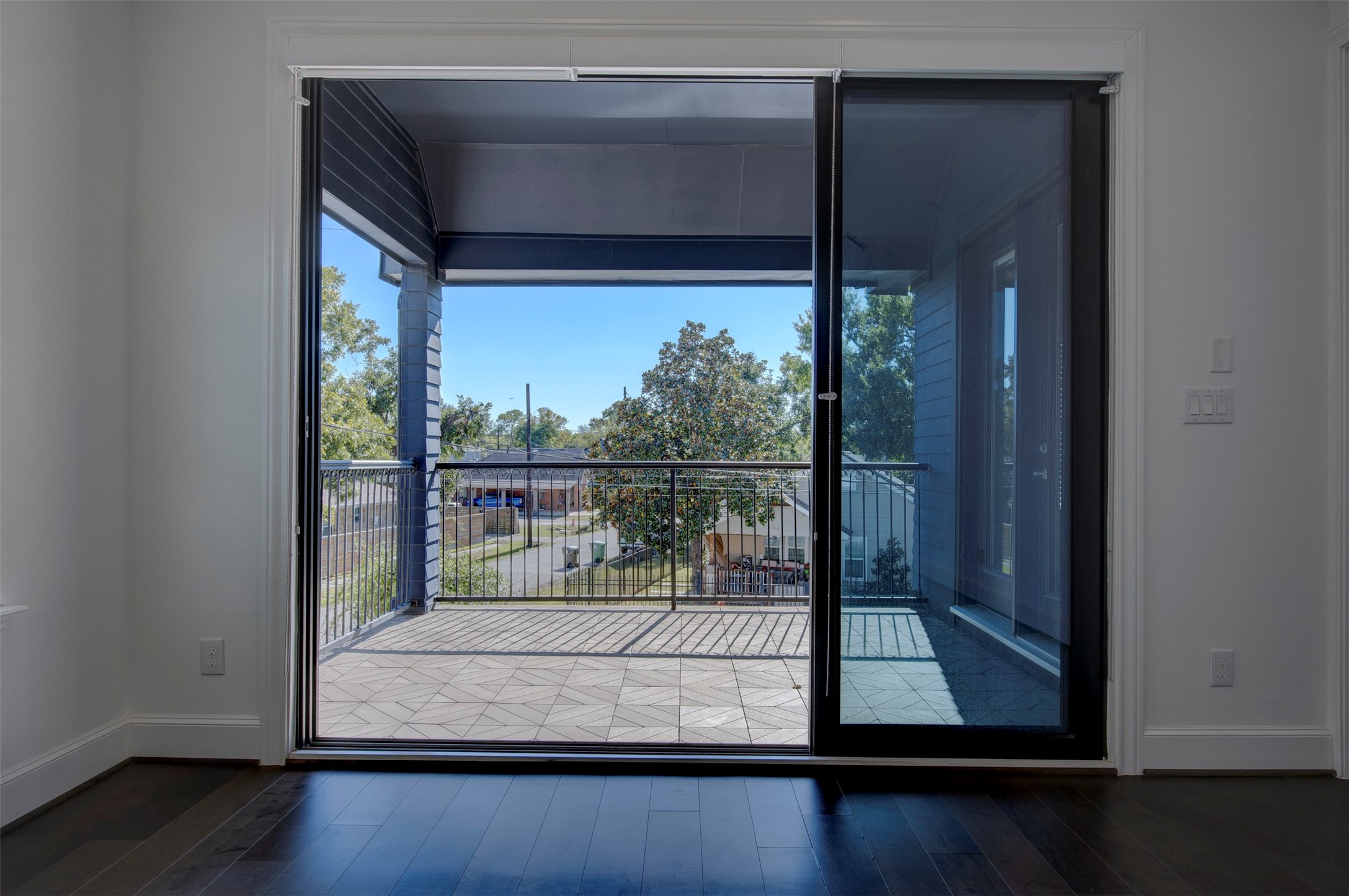 4947 Rusk Street Houston, TX 77023 - Photo 20 of 40 Patio doors slide open