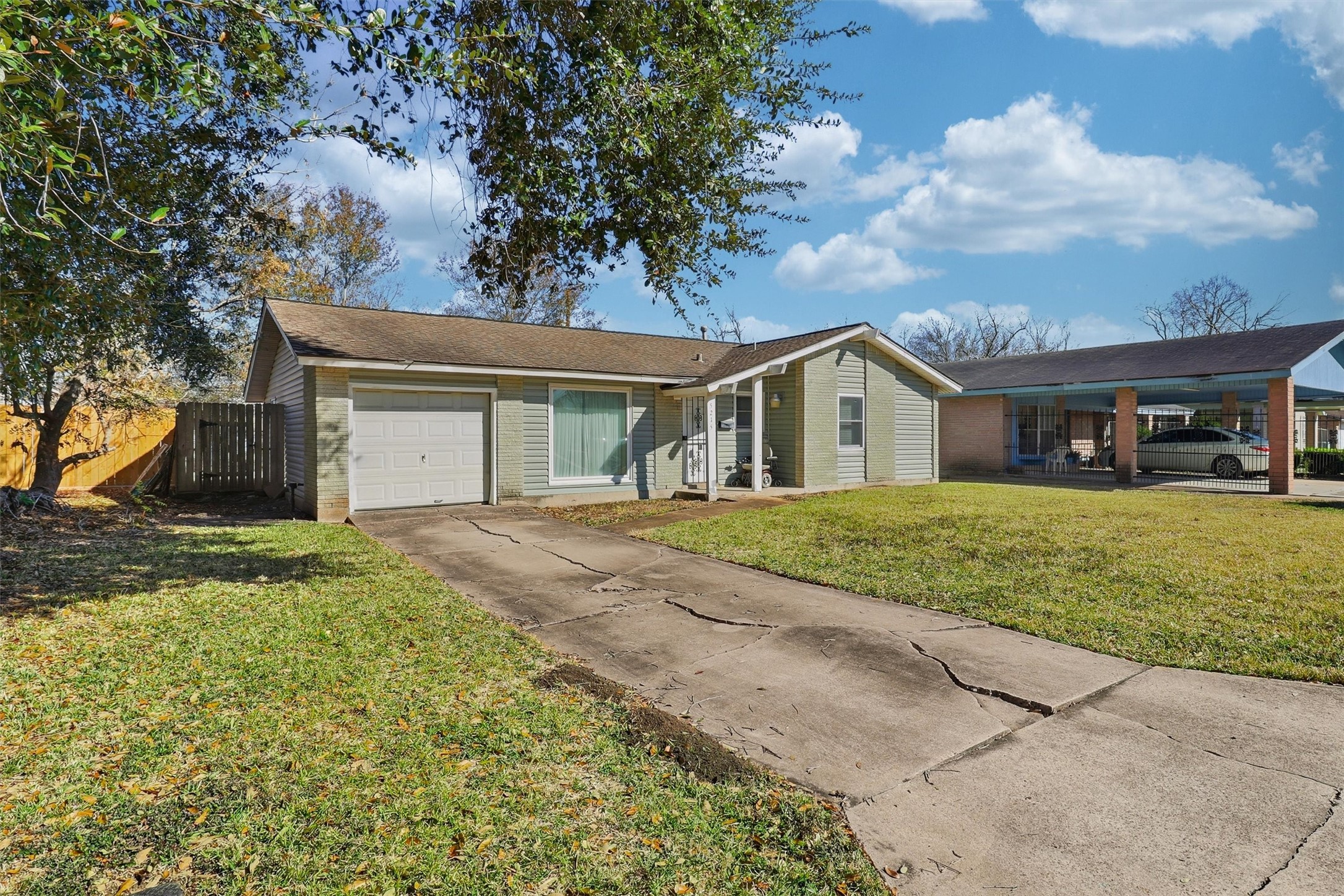 5215 Grace Point Lane Houston, TX 77048 - Photo 3 of 32