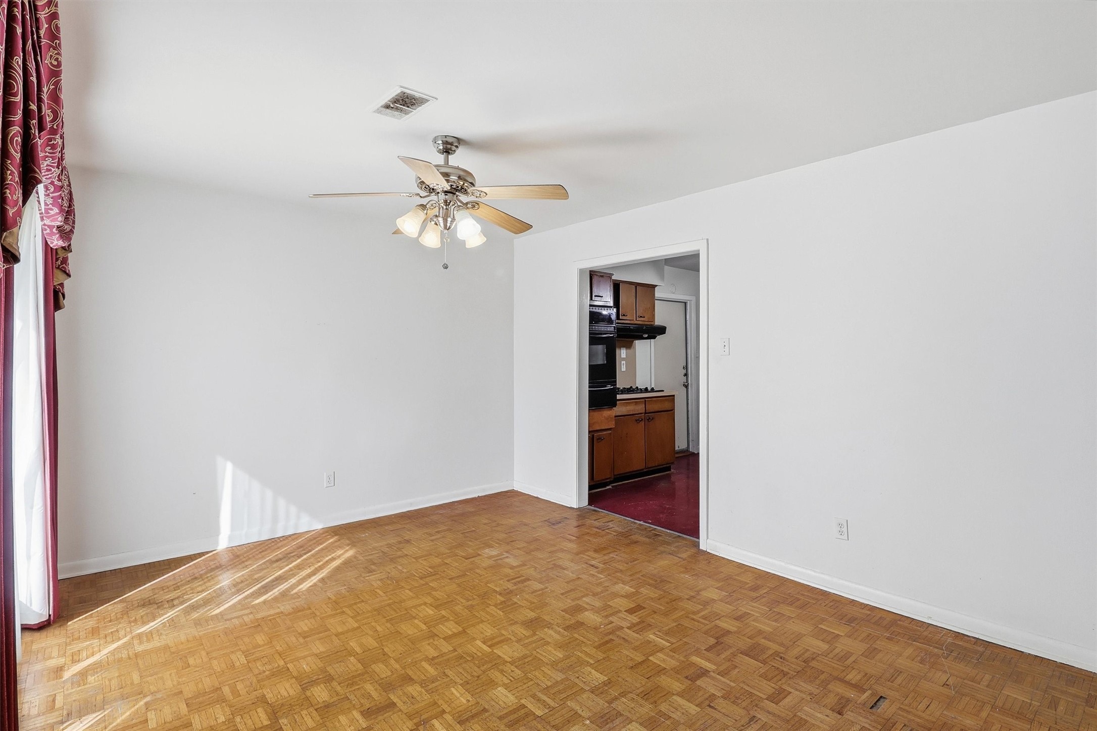 5215 Grace Point Lane Houston, TX 77048 - Photo 6 of 32