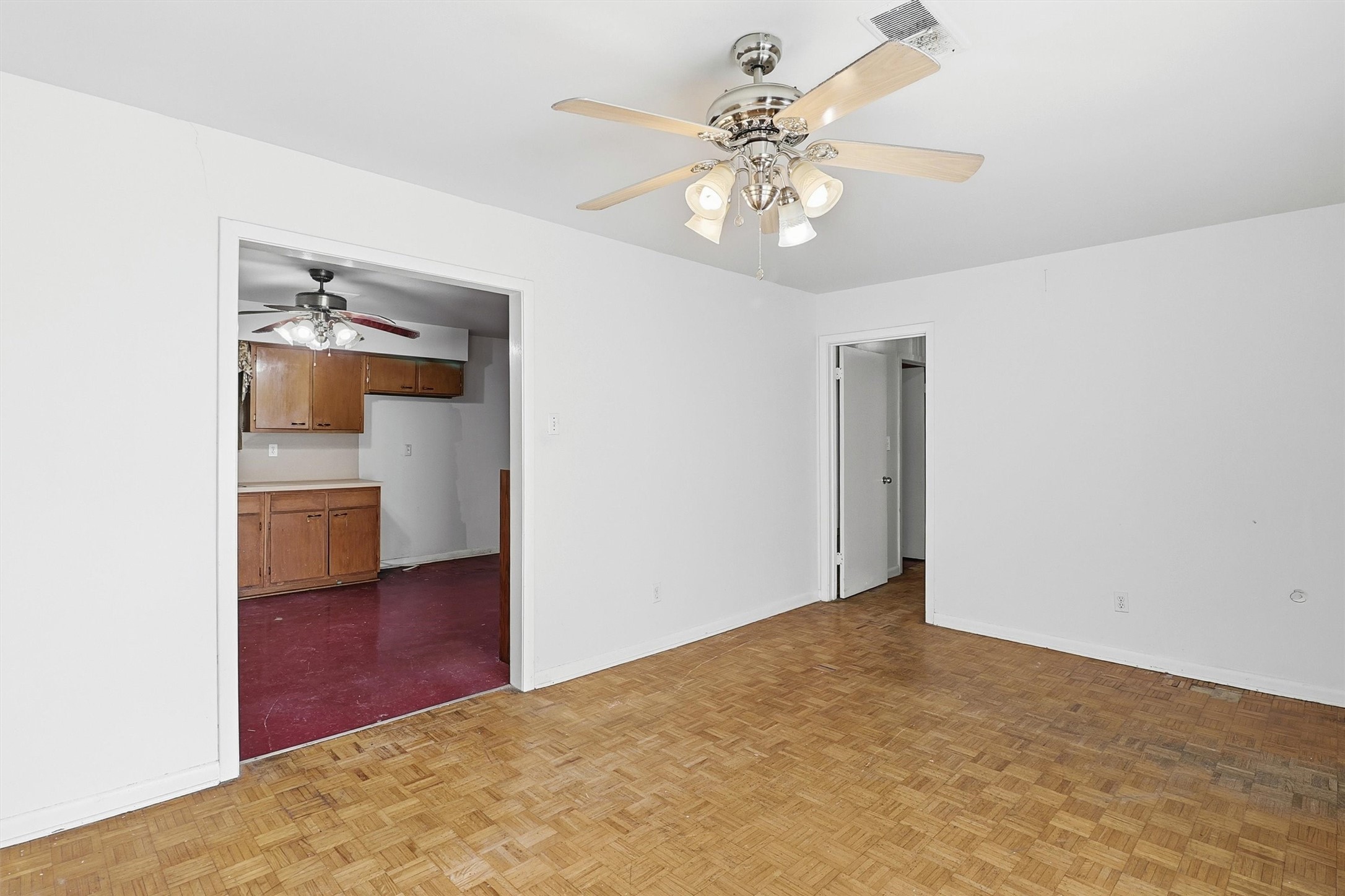 5215 Grace Point Lane Houston, TX 77048 - Photo 7 of 32