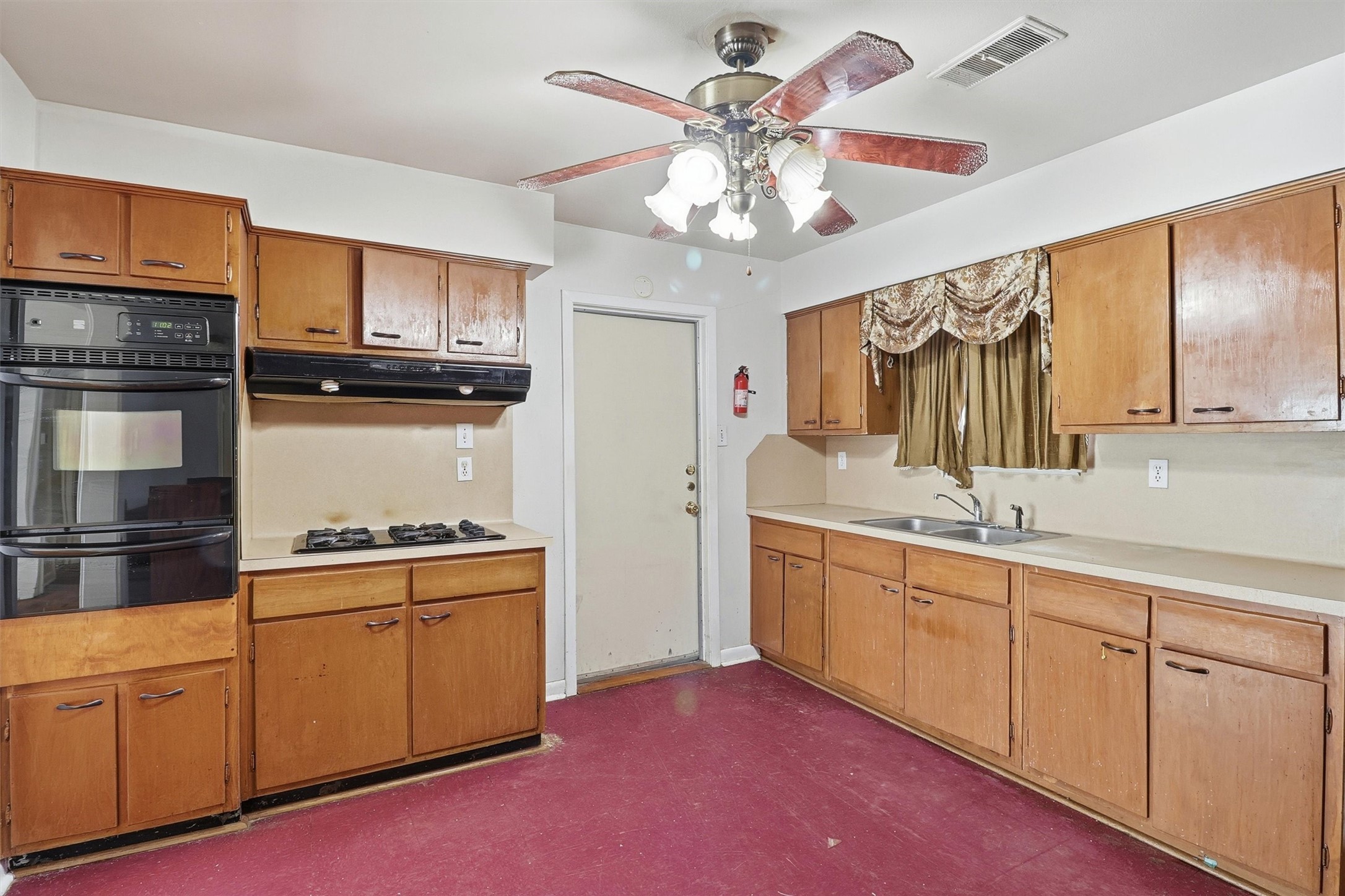 5215 Grace Point Lane Houston, TX 77048 - Photo 8 of 32