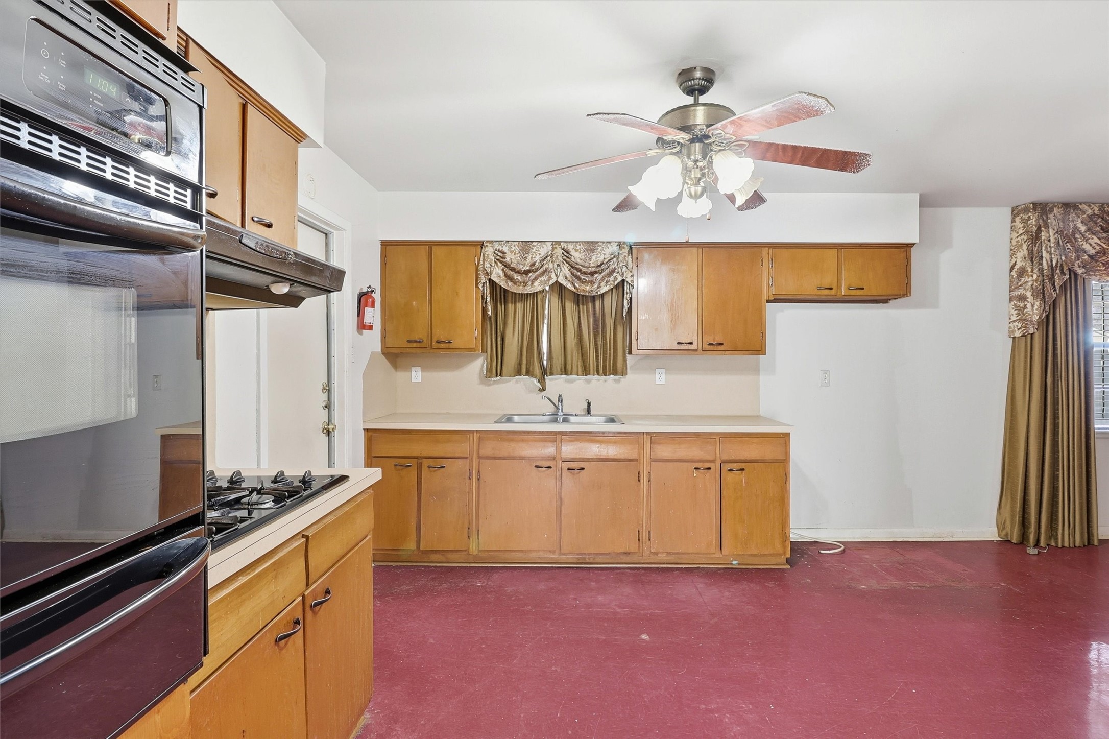 5215 Grace Point Lane Houston, TX 77048 - Photo 10 of 32