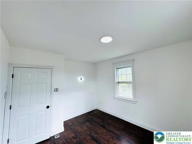 a view of empty room with window