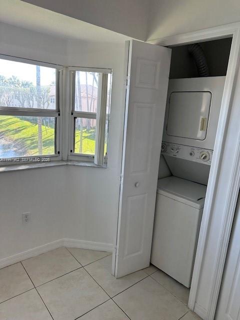 2931 Southeast 12th Road, Unit 20355 Homestead, FL 33035 - Photo 3 of 10 a utility room with window washer and dryer