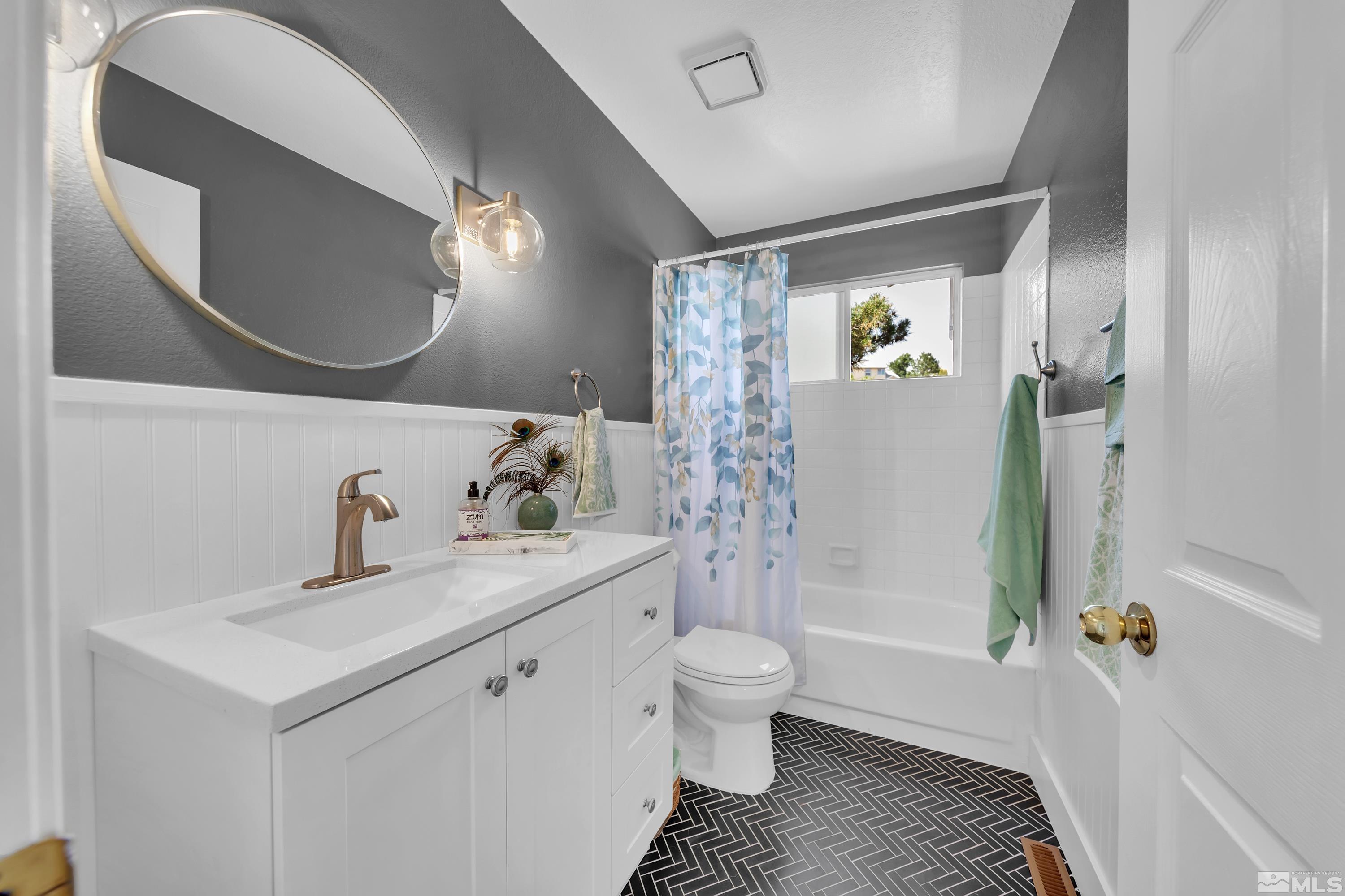962 University Ridge Court Reno, NV 89512 - Photo 18 of 40 a bathroom with a sink toilet and shower