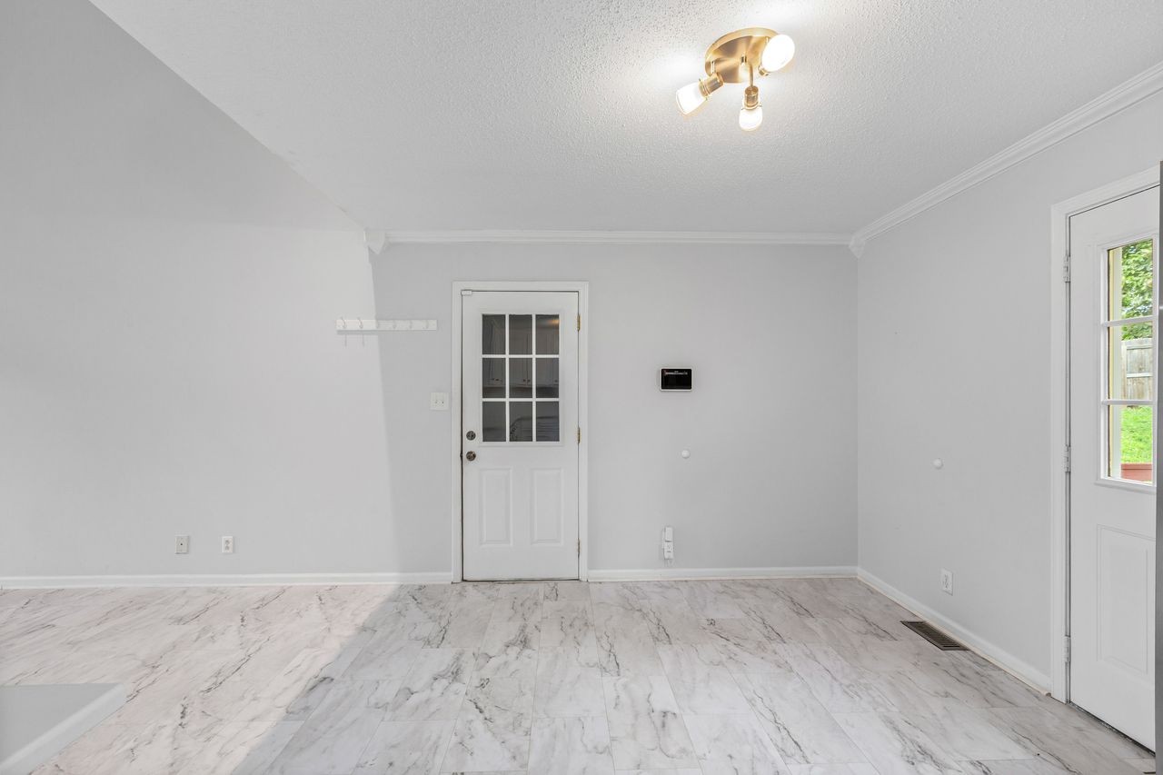 1721 Hazelwood Road Clarksville, TN 37042 - Photo 6 of 25