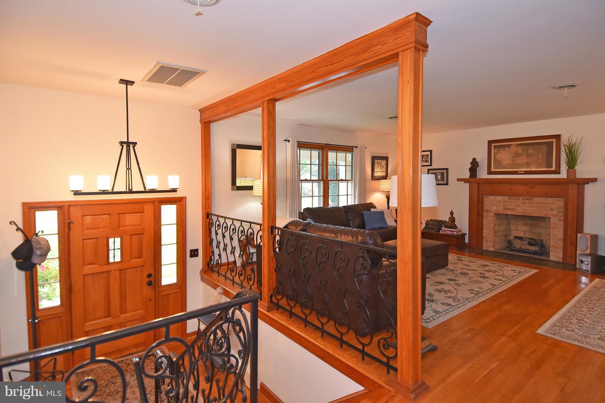 338 Dover Road Warrenton, VA 20186 - Photo 2 of 30 Foyer
