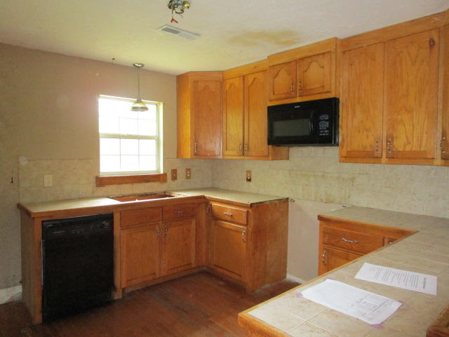 1341 Mandella Road Bonneau, SC 29431 - Photo 2 of 7 kitchen