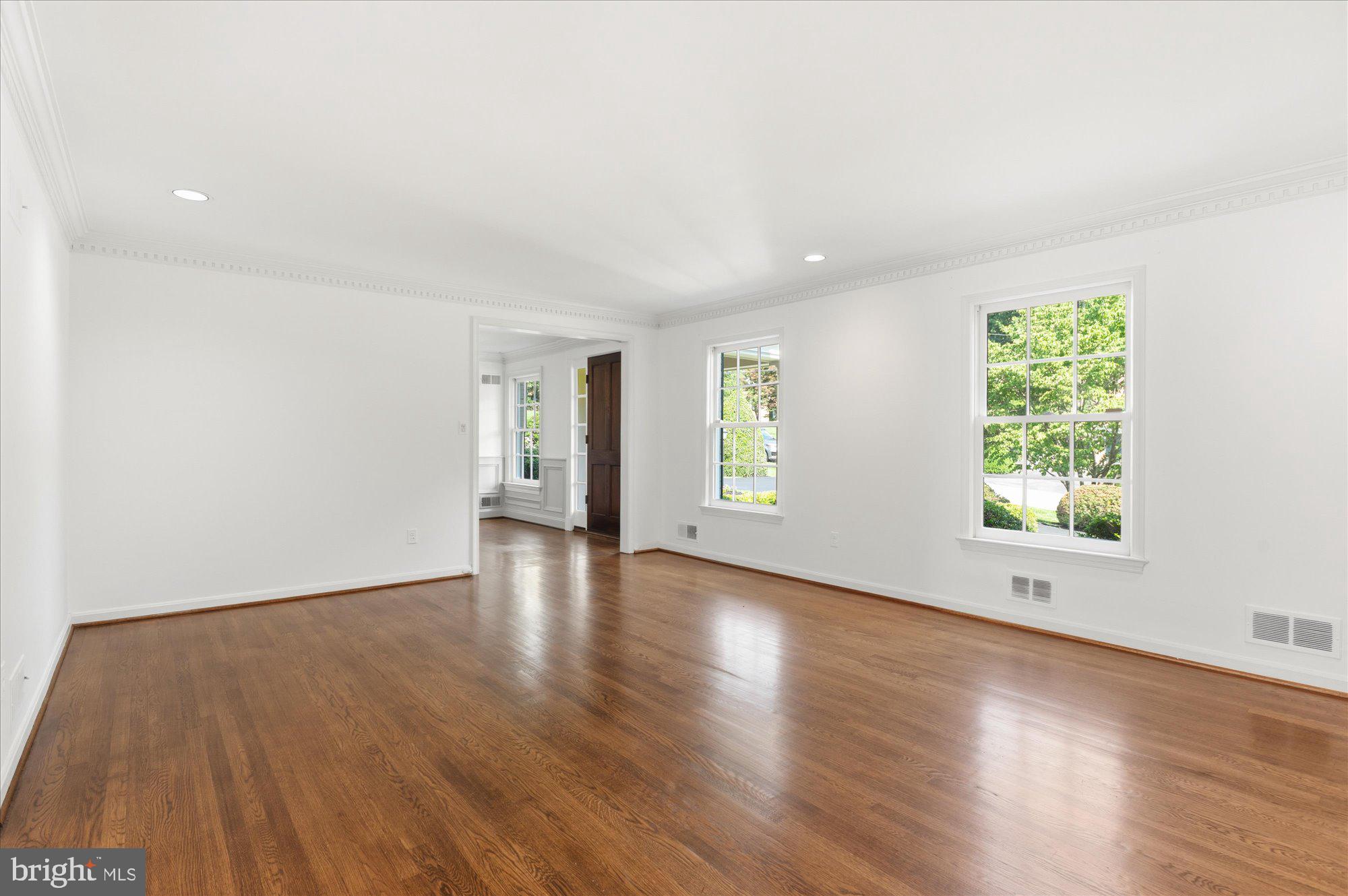 10019 Kendale Road Potomac, MD 20854 - Photo 16 of 64 Living room looking back toward front door.