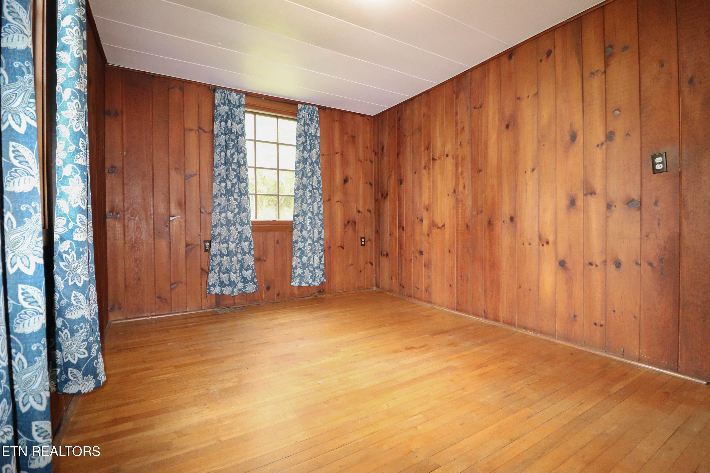 43 West Circle Road Norris, TN 37828 - Photo 15 of 19 bedroom 2