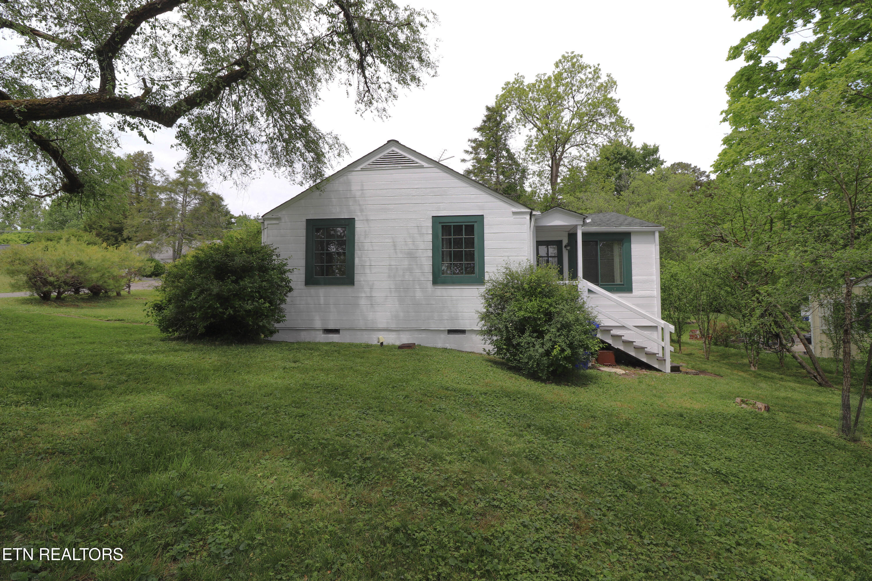 43 West Circle Road Norris, TN 37828 - Photo 2 of 19 home