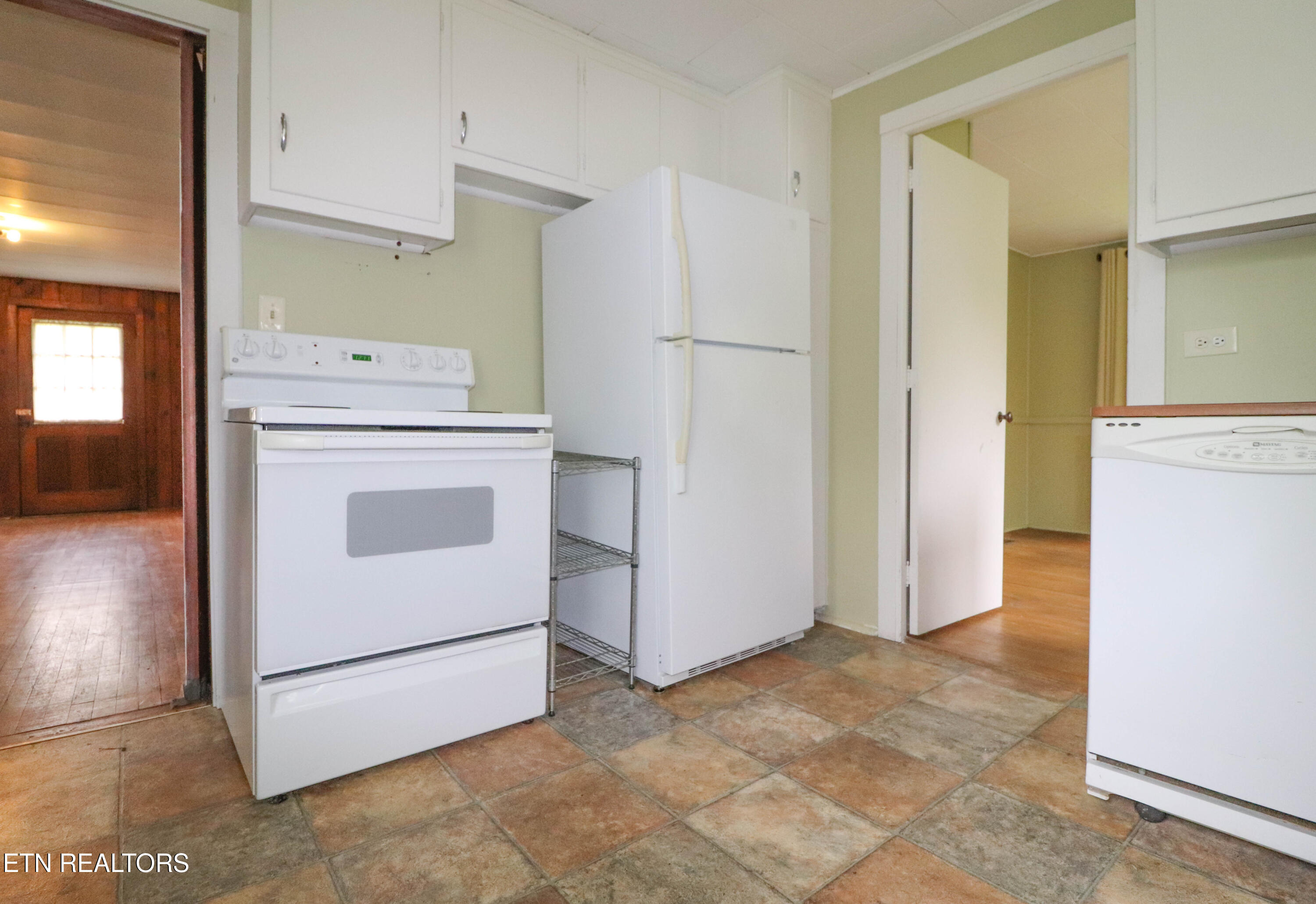 43 West Circle Road Norris, TN 37828 - Photo 8 of 19 kitchen