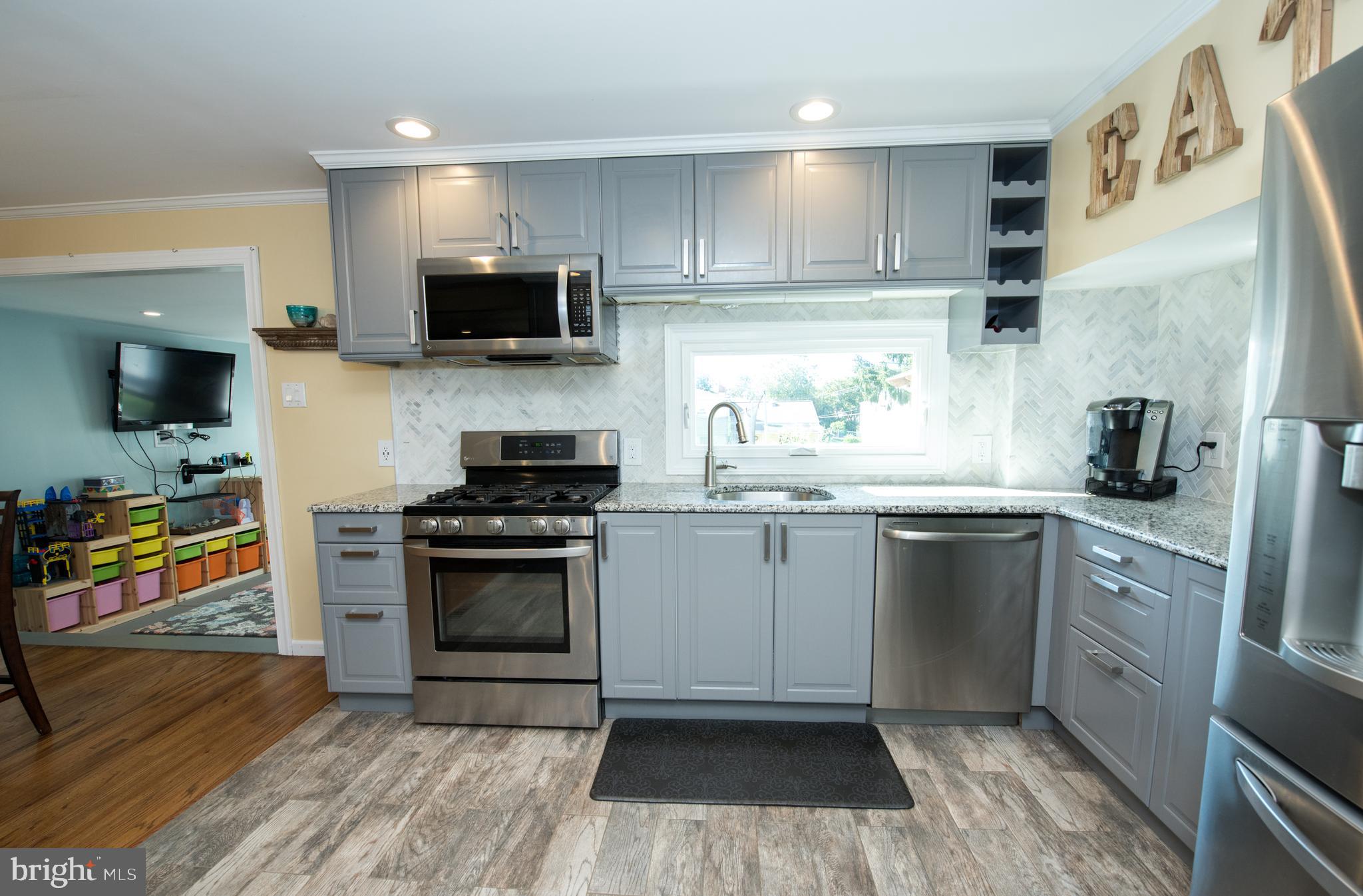11613 Proctor Road Philadelphia, PA 19116 - Photo 15 of 37 Kitchen Alternate View