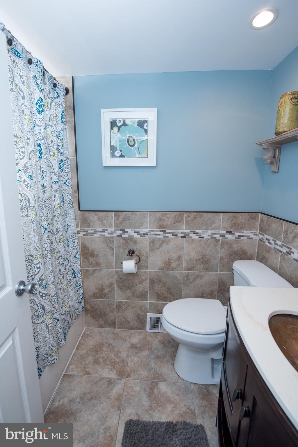 11613 Proctor Road Philadelphia, PA 19116 - Photo 17 of 37 Main Bathroom