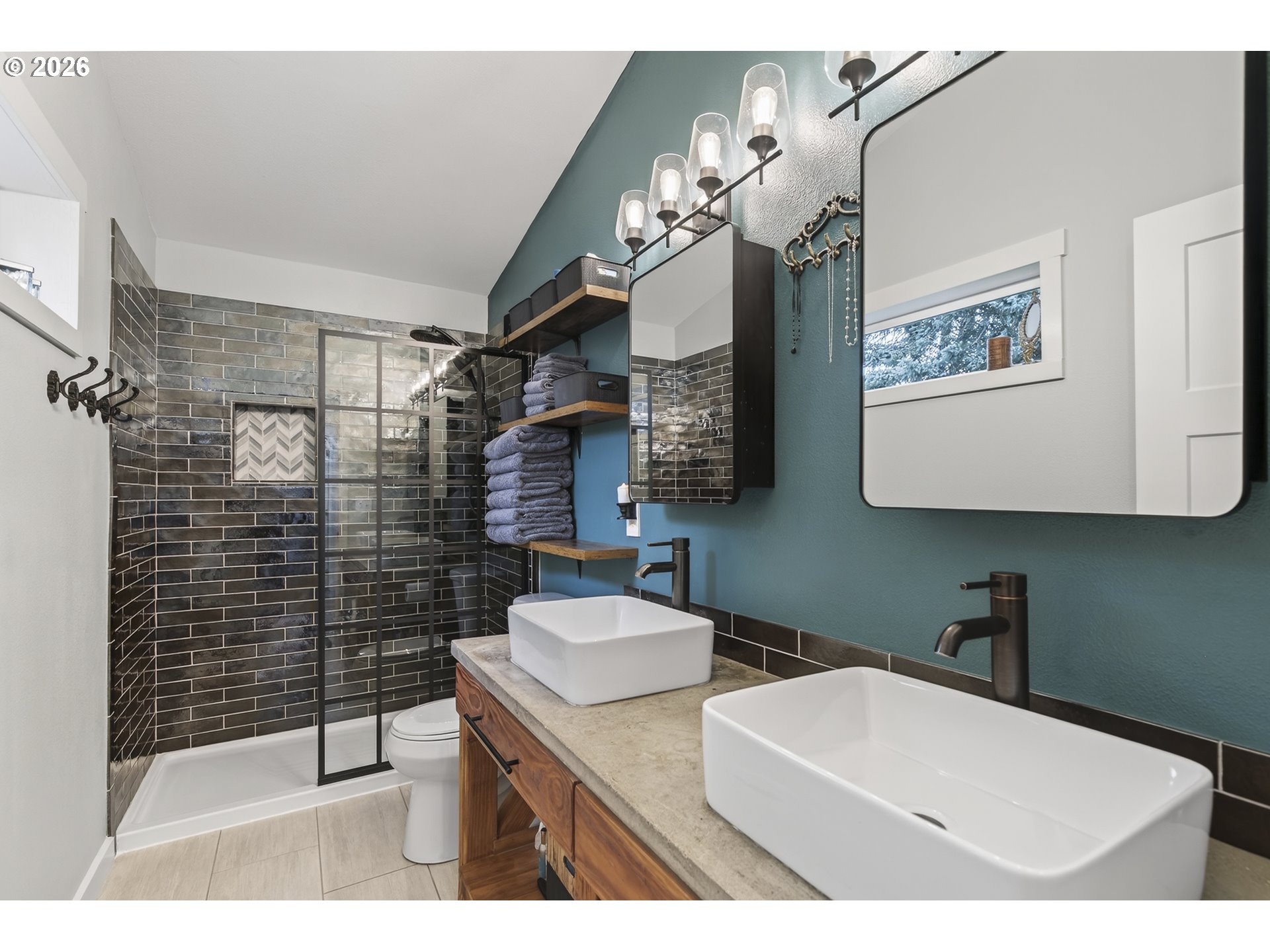 615 Northeast 257th Avenue Camas, WA 98607 - Photo 20 of 48 a bathroom with a sink a toilet and mirror