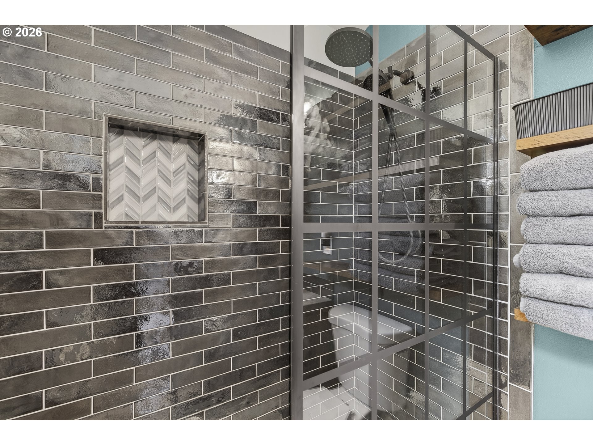615 Northeast 257th Avenue Camas, WA 98607 - Photo 21 of 48 a bathroom with a shower