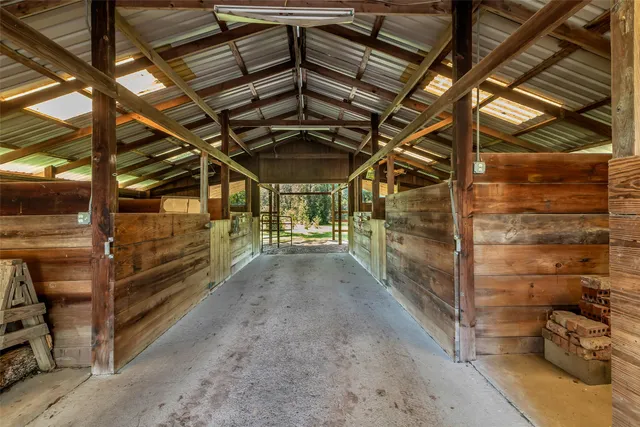 a view of yard with green space