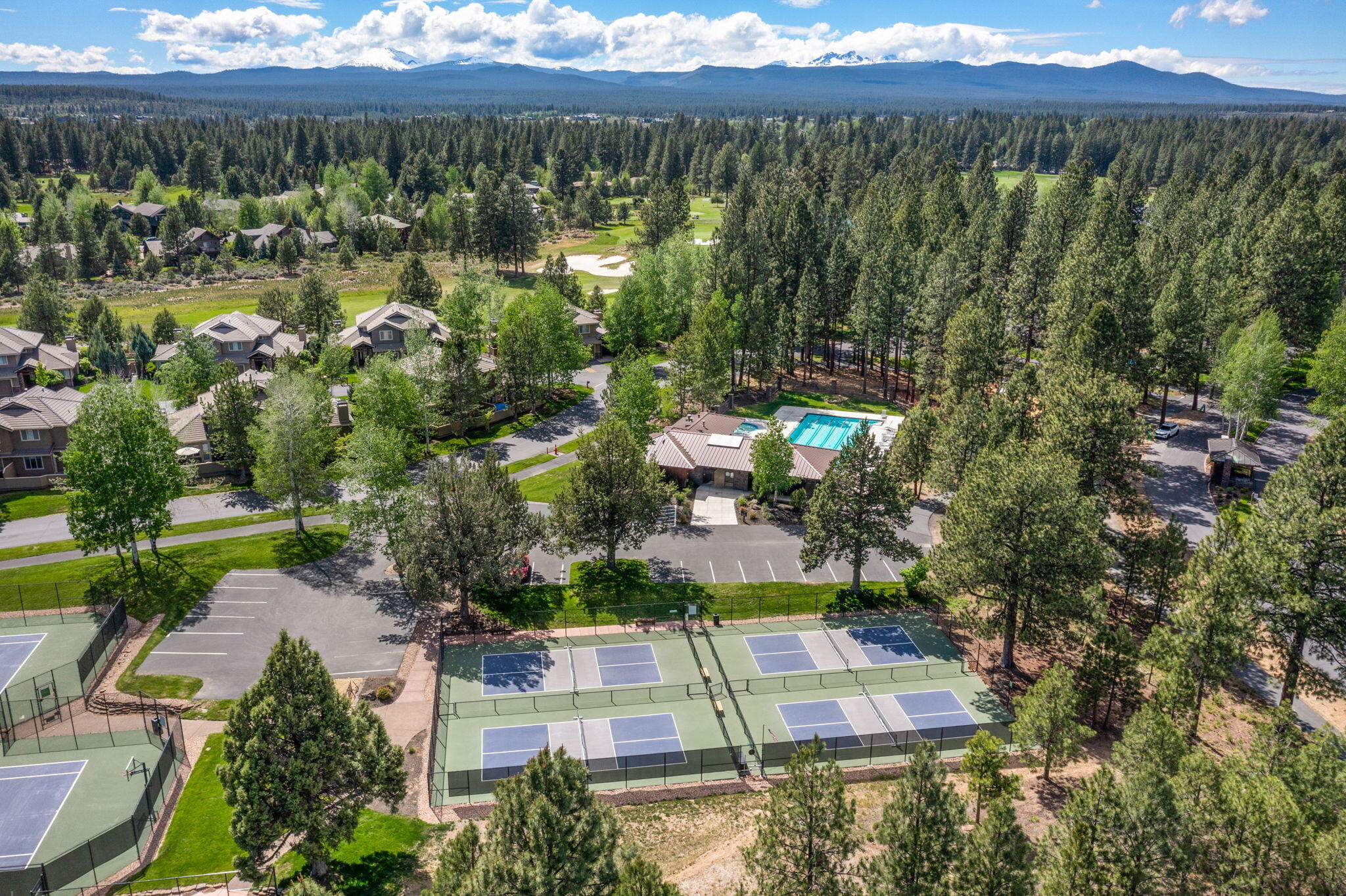 19598 Green Lakes Loop Bend, OR 97702 - Photo 83 of 89 2026_05_14_broken_top_courts_pool-5