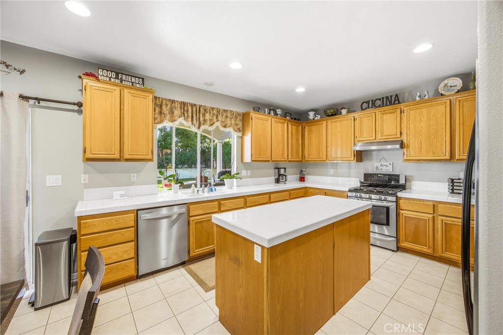 8470 Lindenhurst Street Riverside, CA 92508 - Photo 14 of 55