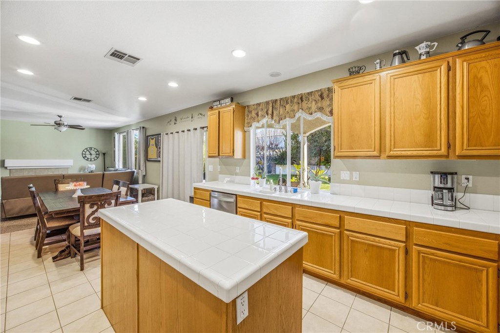 8470 Lindenhurst Street Riverside, CA 92508 - Photo 16 of 55