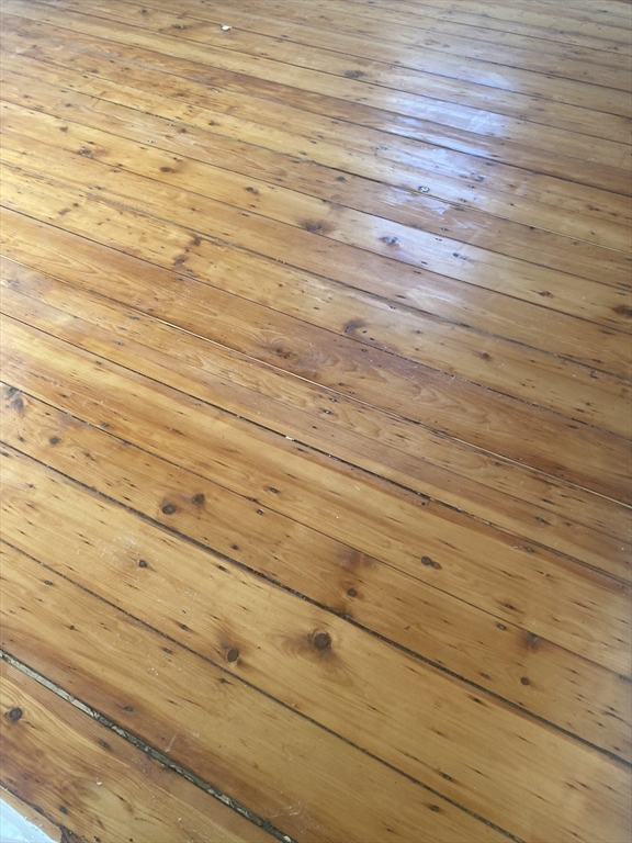 24 Gordon Avenue, Unit 24 Boston, MA 02136 - Photo 3 of 13 a bathroom with a bathtub