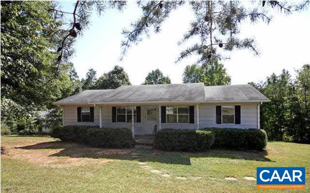 a view of a yard in front of house