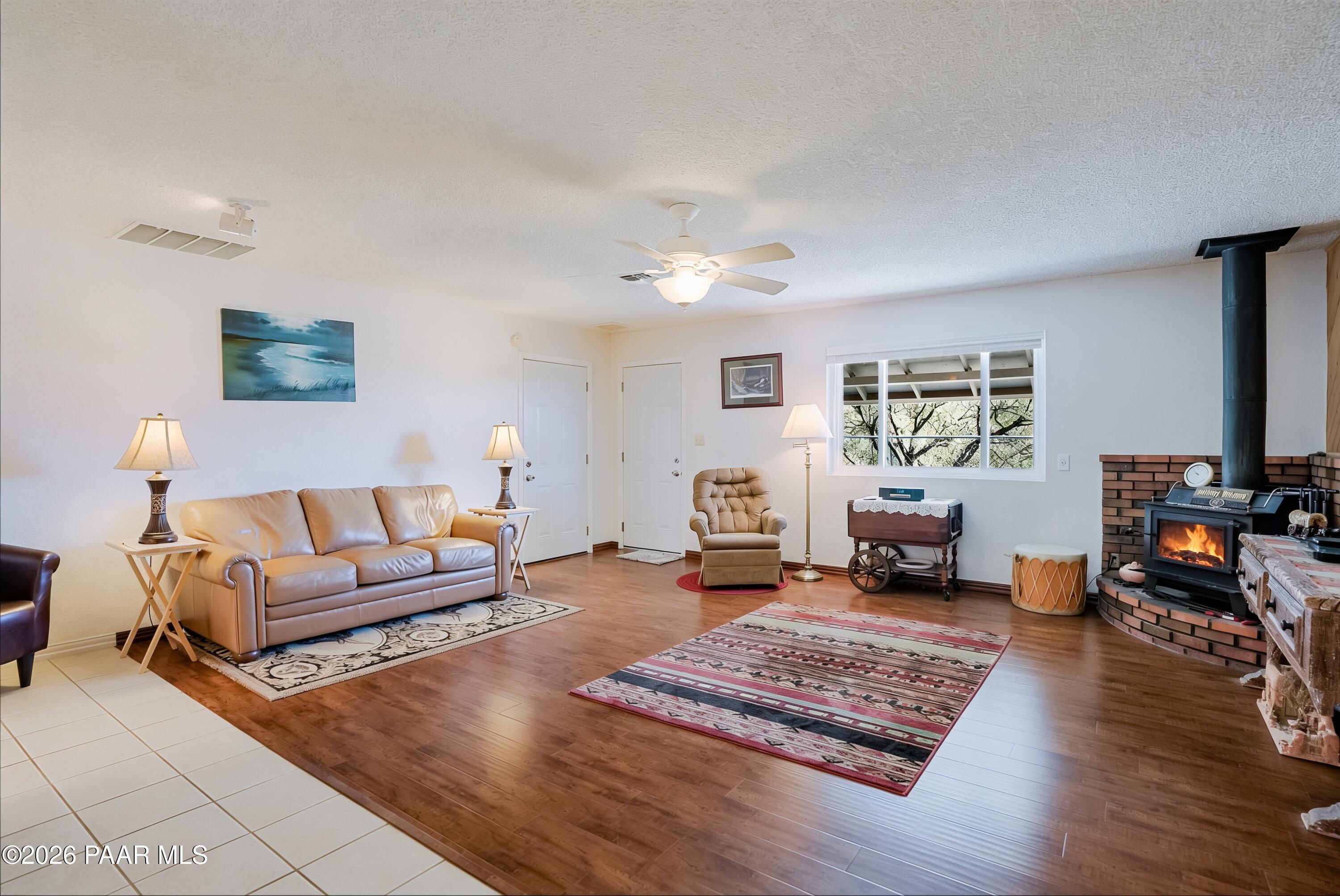 17460 East Jackrabbit Road, Unit 1 Mayer, AZ 86333 - Photo 18 of 41 Living Room
