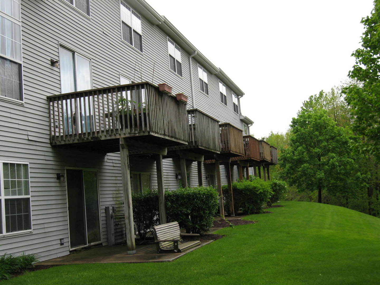 1334 Grandview Court Algonquin, IL 60102 - Photo 19 of 21 a view of a chair and table in the backyard