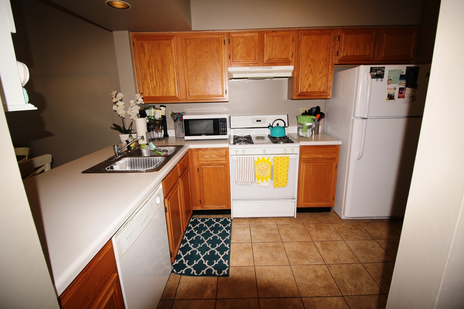 1334 Grandview Court Algonquin, IL 60102 - Photo 6 of 21 a kitchen with sink a refrigerator and a stove top oven