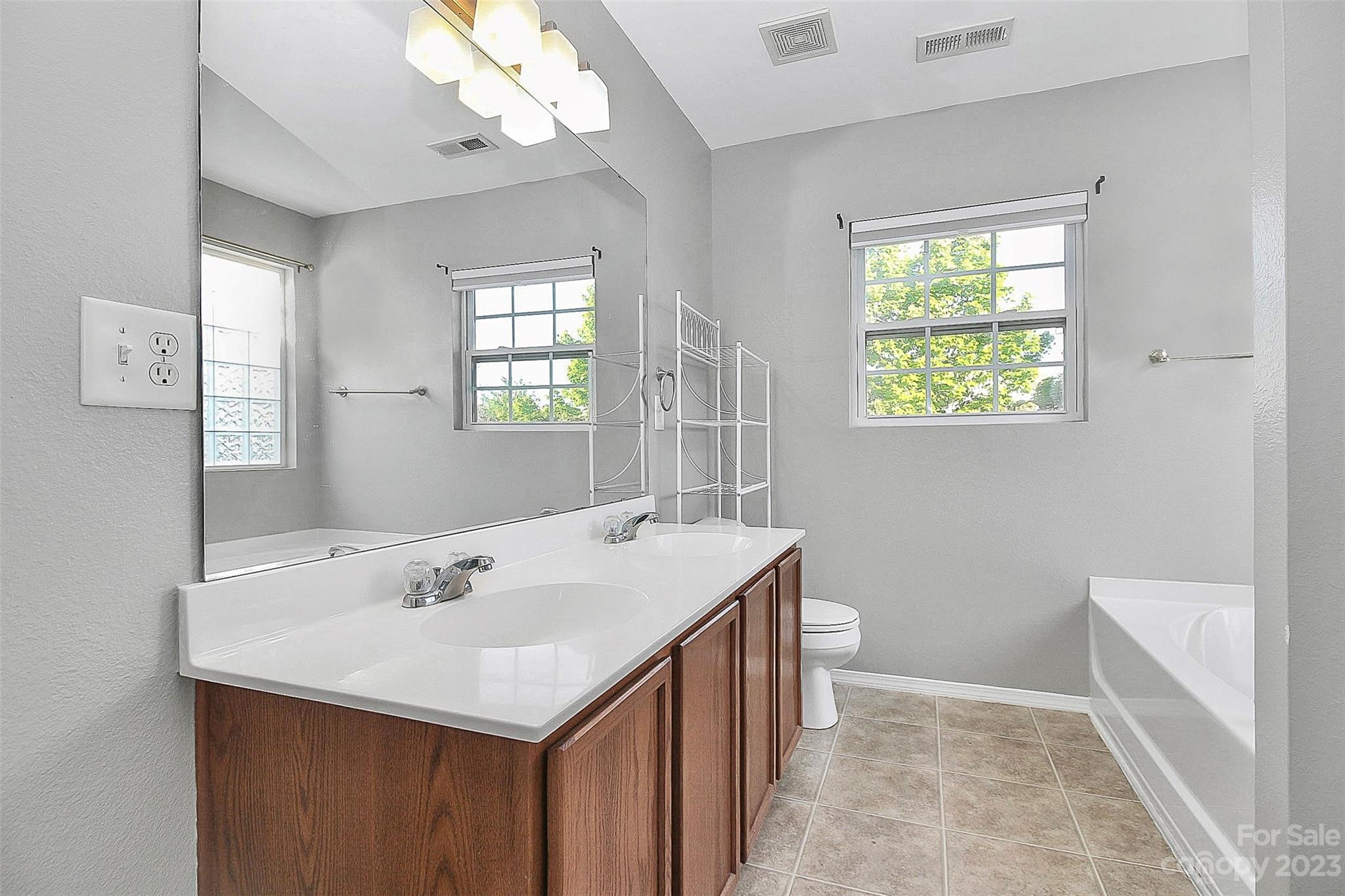 8950 Chalkstone Road Charlotte, NC 28216 - Photo 9 of 33 Gallery Image 9