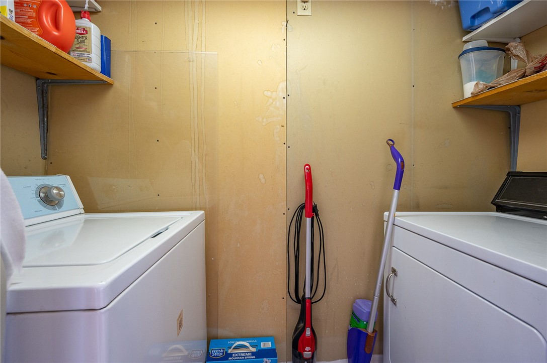 2000 Ramar Road, Unit 612 Bullhead City, AZ 86442 - Photo 27 of 77 Laundry room featuring washing machine and clothes dryer