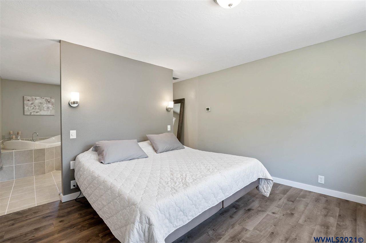 33004 Brewster Road Lebanon, OR 97355 - Photo 11 of 33 Gallery Image 11