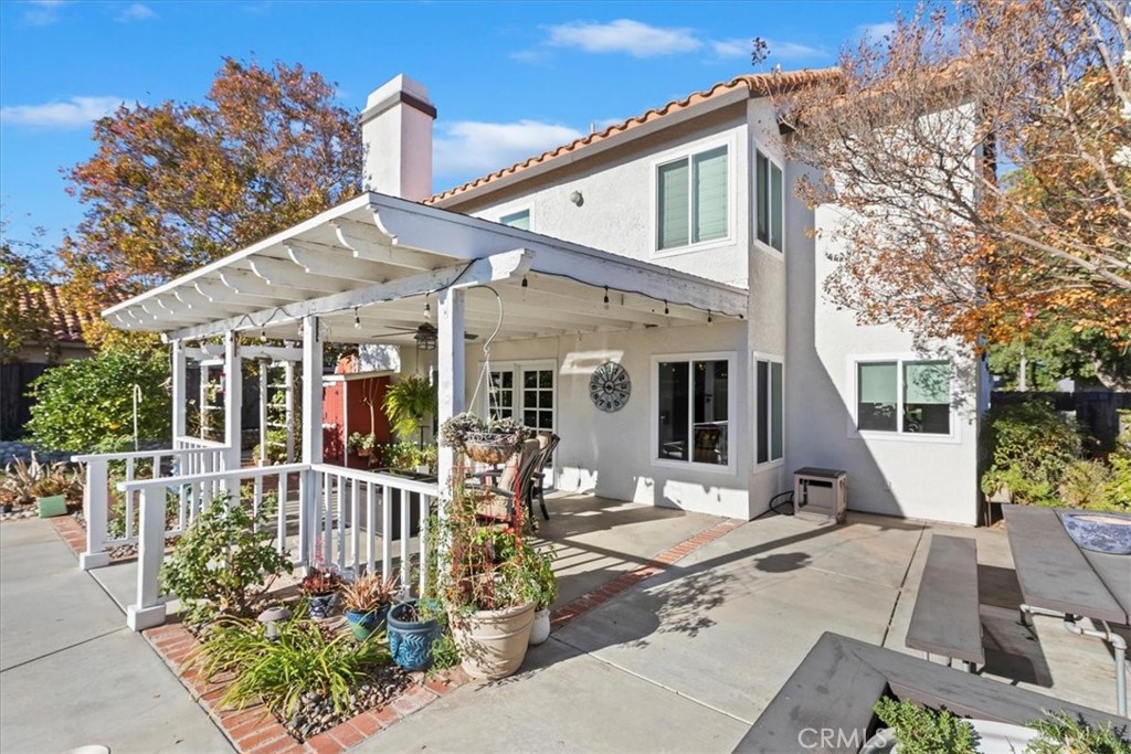 20637 Mesa Oak Drive Riverside, CA 92508 - Photo 56 of 66 front view of a house with a porch