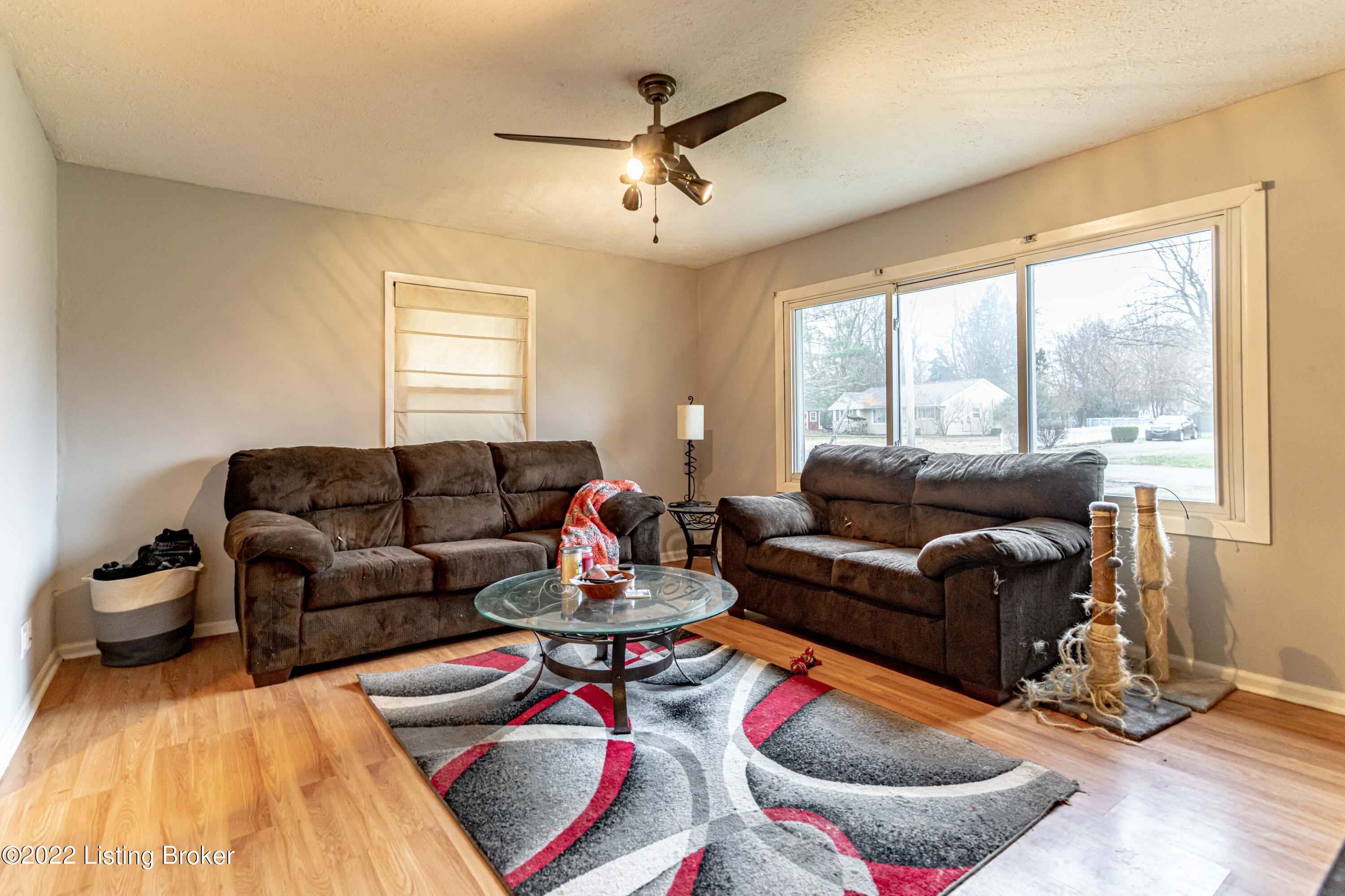 9221 Cornflower Road Louisville, KY 40272 - Photo 3 of 25 DSC03947