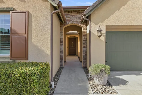 a view of a livingroom with furniture and lamp