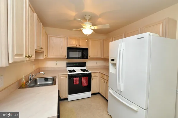 $300,000 | 701 Sweetwater Drive, Cinnaminson, NJ 08077