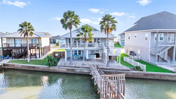 $995,470 | 70 Copano Ridge Road, Rockport, TX 78382