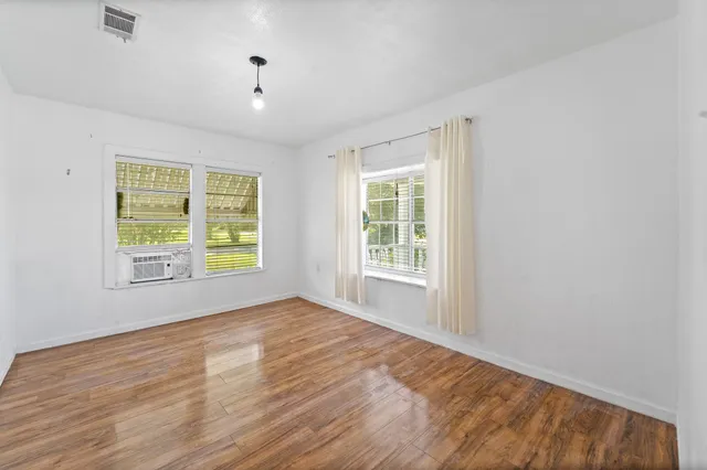 $229,000 | 401 Lee Avenue, Anahuac, TX 77514