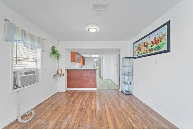 $229,000 | 401 Lee Avenue, Anahuac, TX 77514