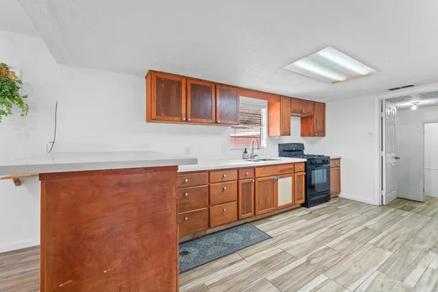 $229,000 | 401 Lee Avenue, Anahuac, TX 77514