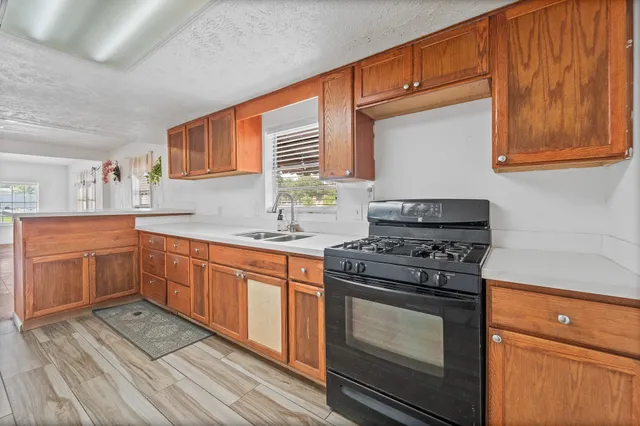 $229,000 | 401 Lee Avenue, Anahuac, TX 77514