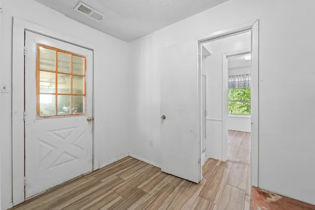 $229,000 | 401 Lee Avenue, Anahuac, TX 77514