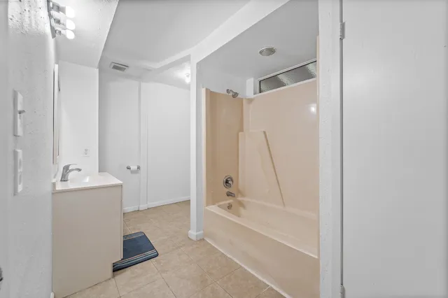 $229,000 | 401 Lee Avenue, Anahuac, TX 77514