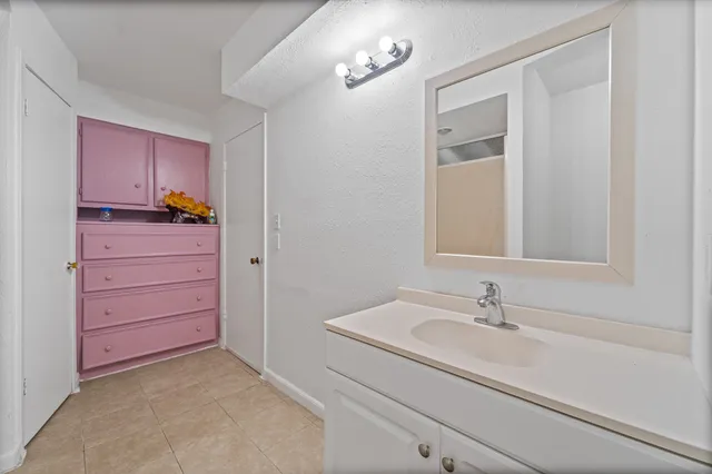 $229,000 | 401 Lee Avenue, Anahuac, TX 77514