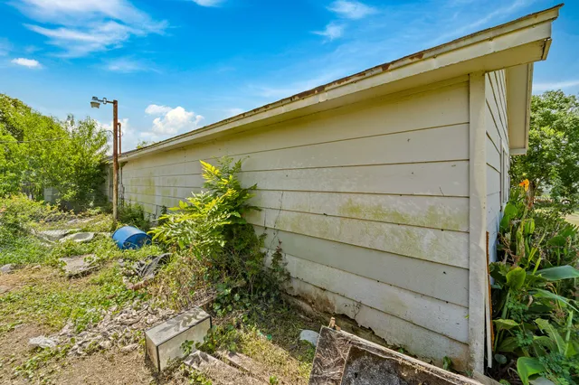 $229,000 | 401 Lee Avenue, Anahuac, TX 77514