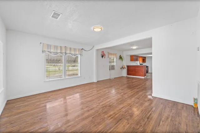 $229,000 | 401 Lee Avenue, Anahuac, TX 77514