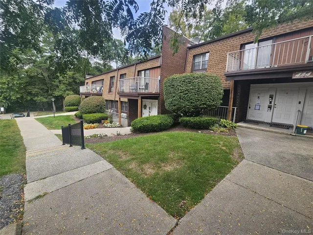 $169,900 | 424 Carpenter Avenue, Unit 11, Newburgh, NY 12550
