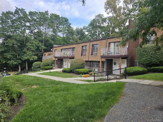 $169,900 | 424 Carpenter Avenue, Unit 11, Newburgh, NY 12550