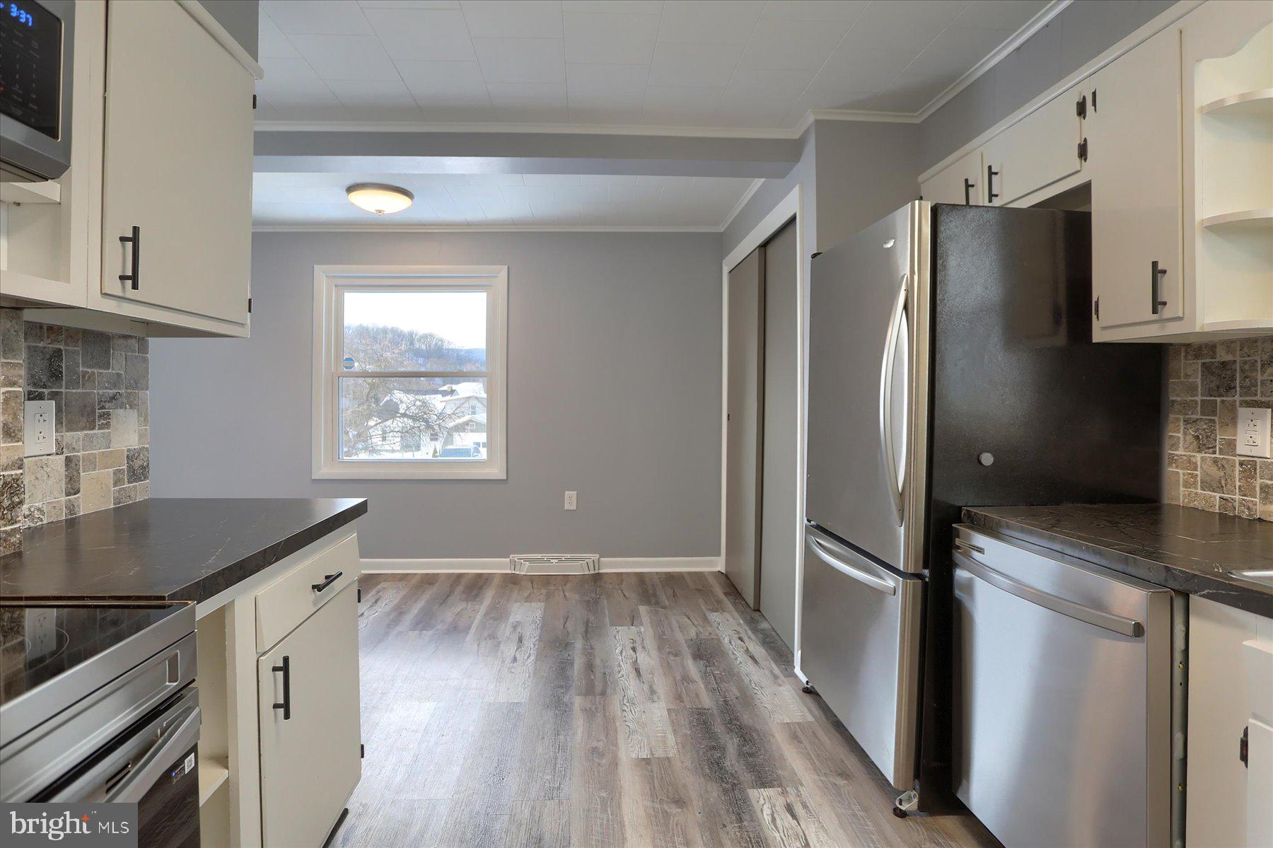 425 East Walnut Street Lewistown, PA 17044 - Photo 11 of 37