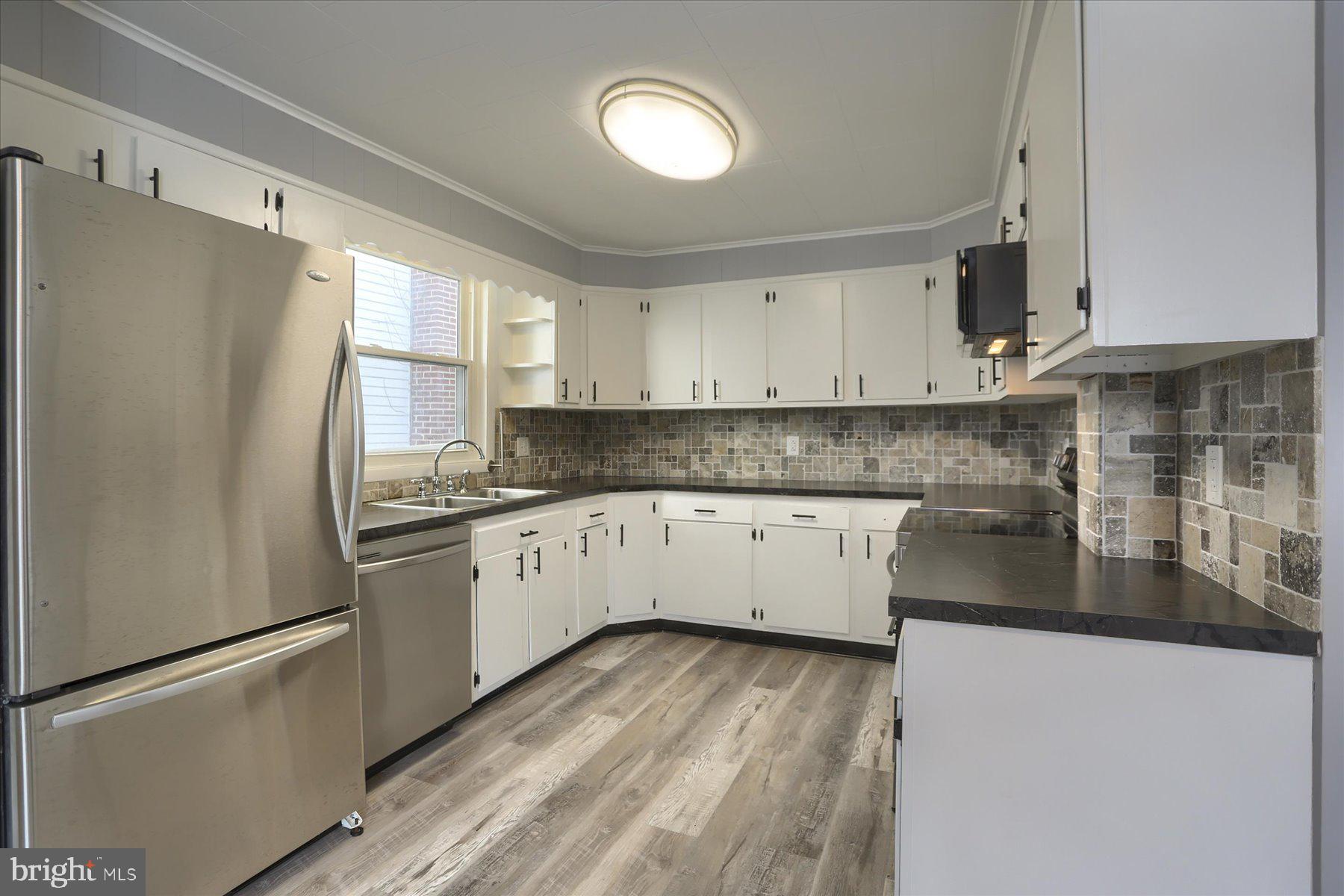 425 East Walnut Street Lewistown, PA 17044 - Photo 12 of 37